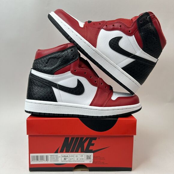 Nike Air Jordan 1 Retro High OG “Satin Snake Chicago” 2023